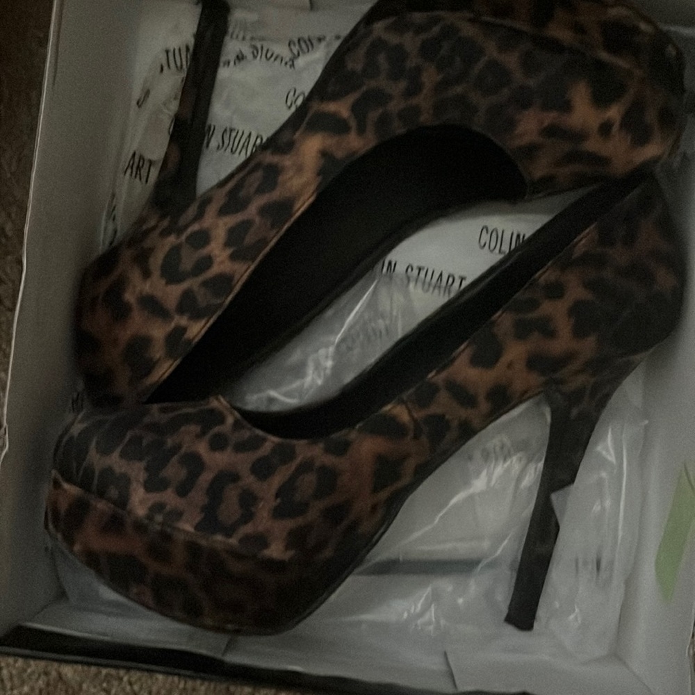 Leopard platform pumps
